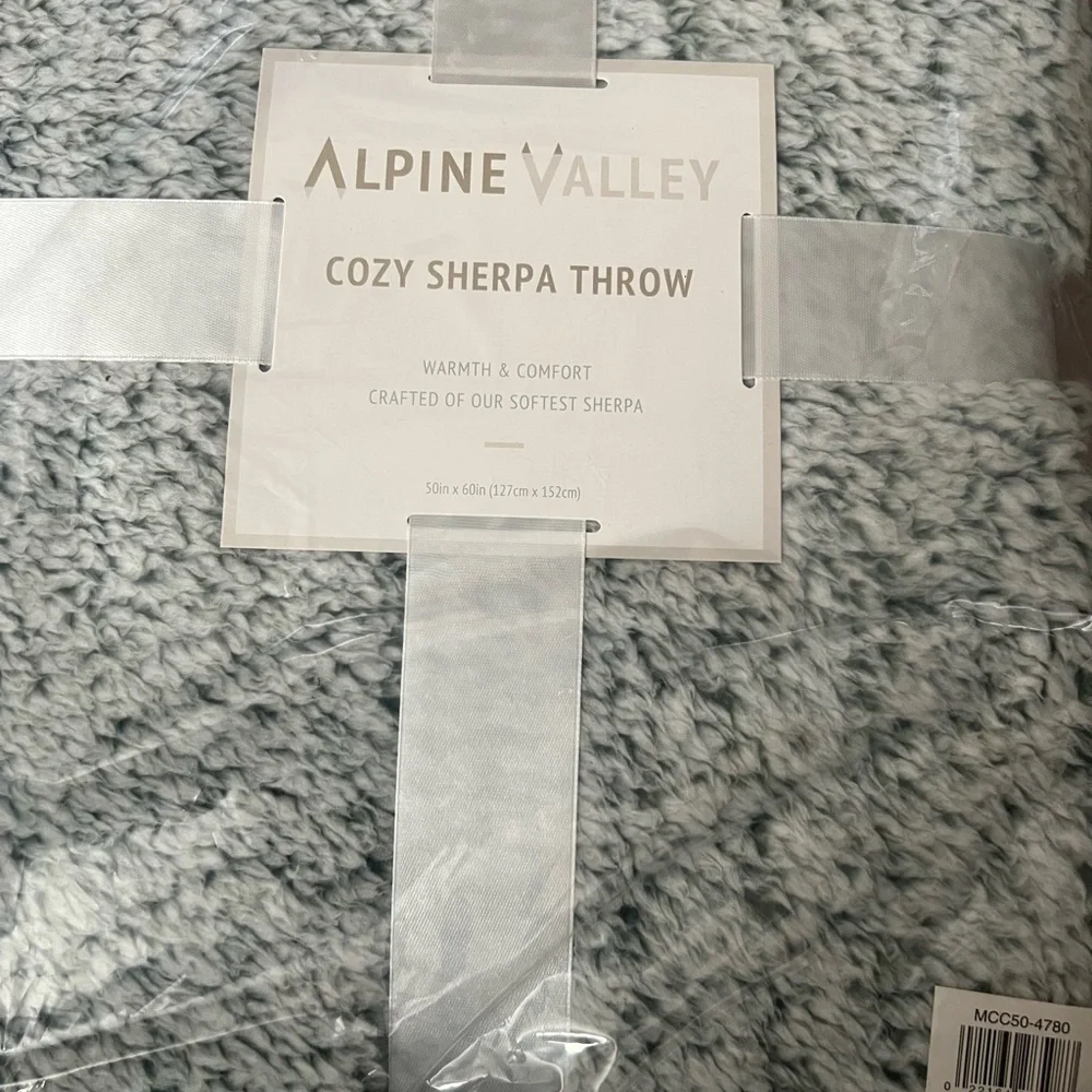 NEW Alpine Valley Cozy Sherpa Throw, 50